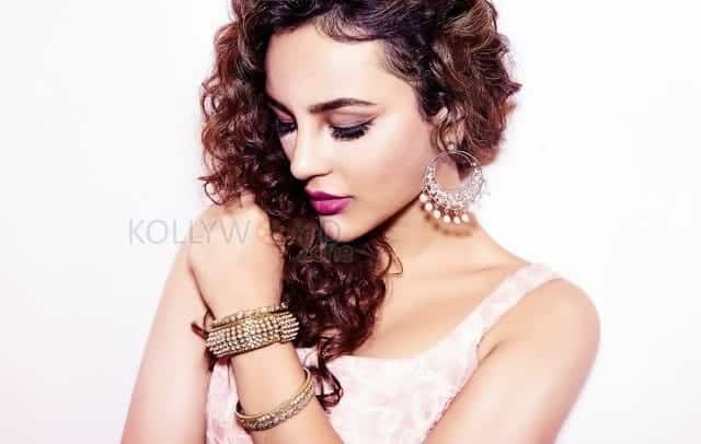 Sexy Seerat Kapoor Pictures 01