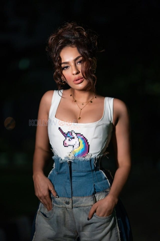 Sexy Seerat Kapoor in an Unicorn Cropped Tank Top with a Denim Pant Photos 03