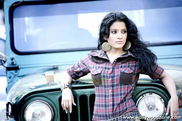 Sexy Vishakha Singh Pics010