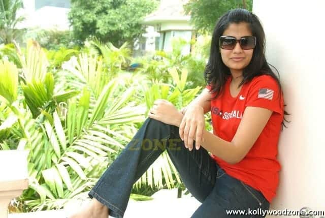 Shreya Dhanwanthary Pics 09