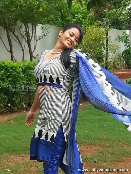 Suja Varunee New Pictures 02