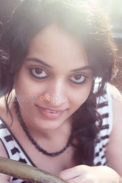 Suja Varunee Photoshoot Stills 03