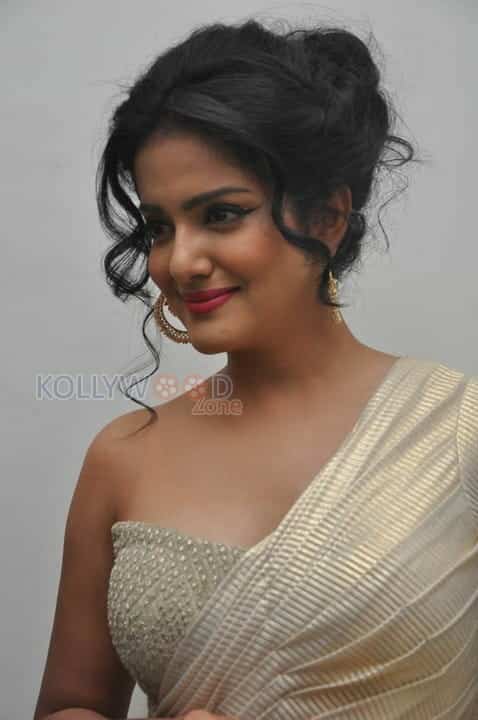 Tamil Actress Vishakha Singh Pictures 03