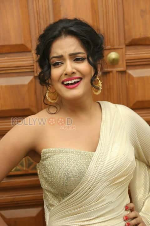 Tamil Actress Vishakha Singh Pictures 20