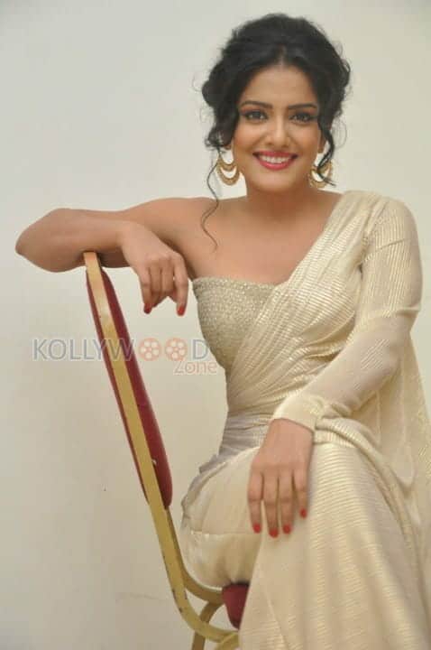 Tamil Actress Vishakha Singh Pictures 31