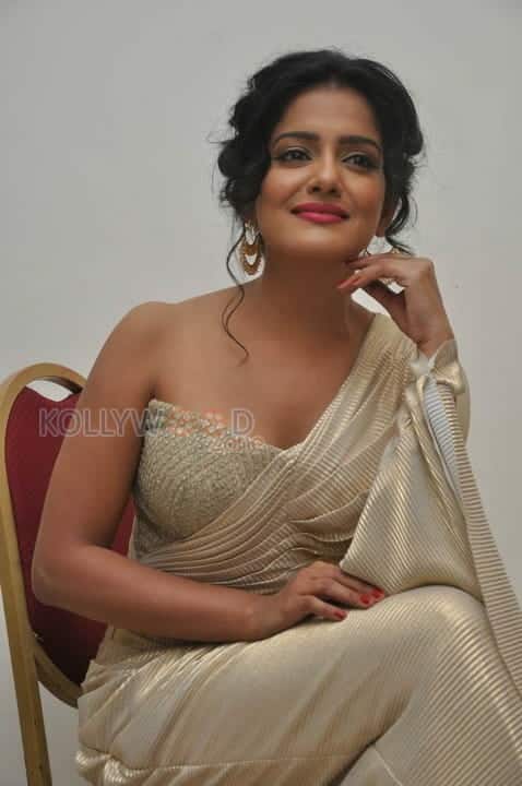 Tamil Actress Vishakha Singh Pictures 32