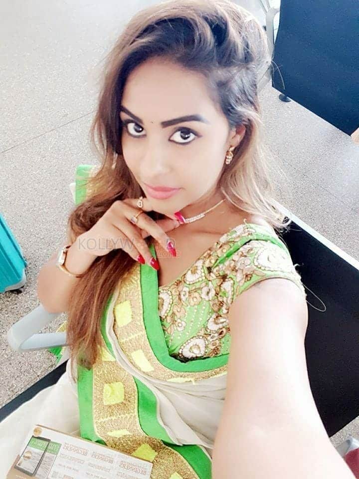 Telugu Actress Sri Reddy Personal Photos 02