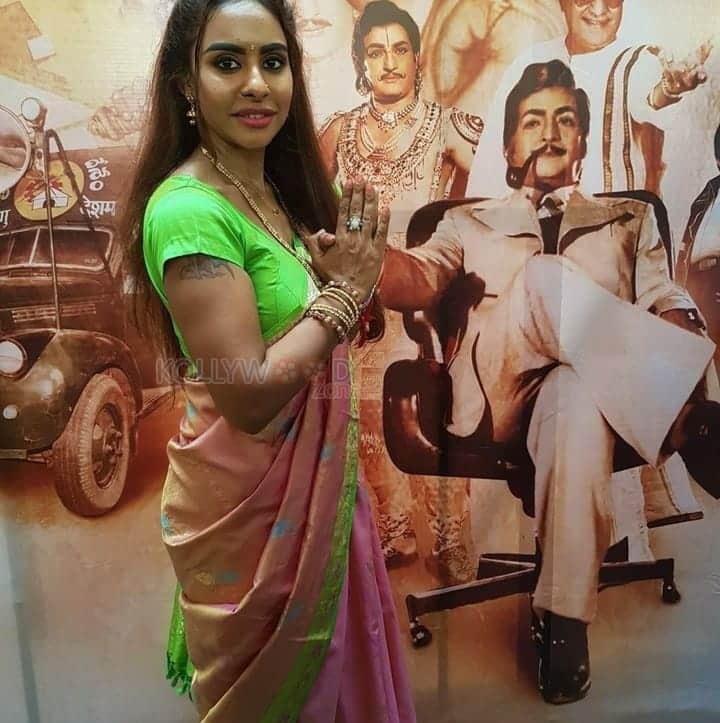 Telugu Actress Sri Reddy Personal Photos 17