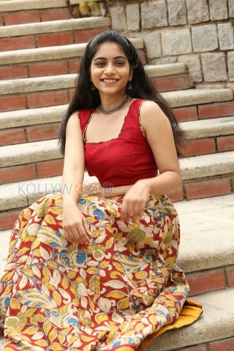 Tollywood Actress Punarnavi Bhupalam New Photos 19