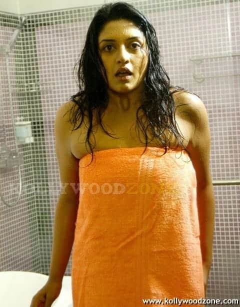 Vimala Raman Hot Pics 24