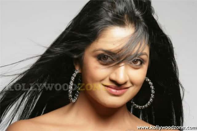 Vimala Raman Sexy Pictures 08