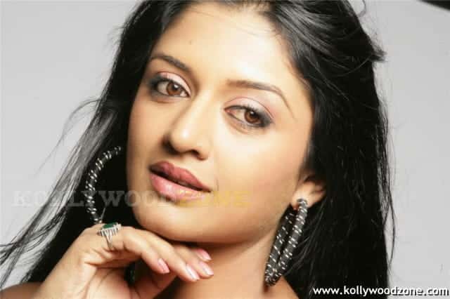 Vimala Raman Sexy Pictures 12