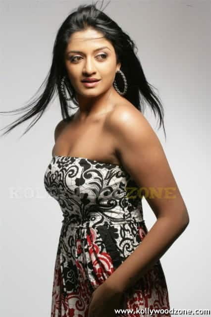 Vimala Raman Sexy Pictures 16