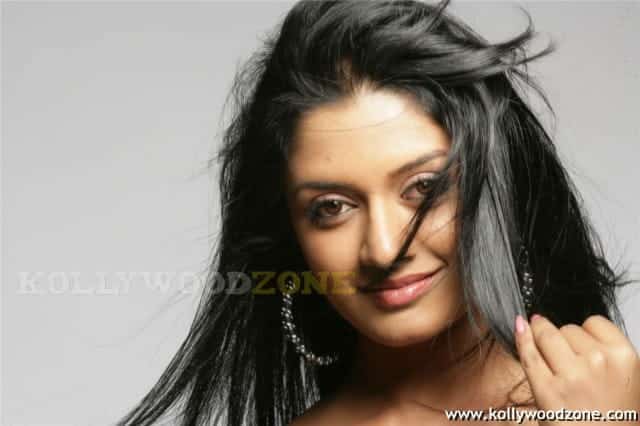 Vimala Raman Sexy Pictures 23