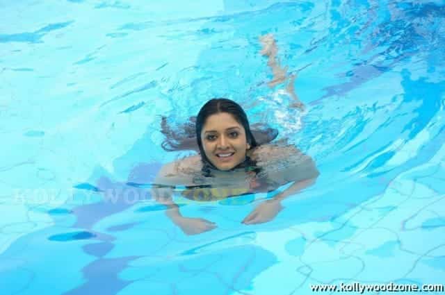 Vimala Raman Sexy Swimsuit Pictures 08