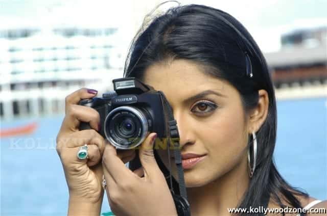 Vimala Raman Spicy Hot Pics 014