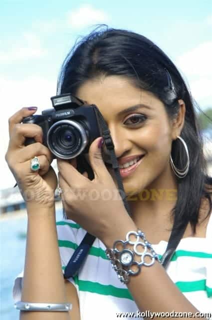 Vimala Raman Spicy Hot Pics 015