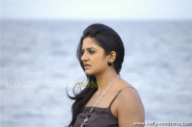 Vimala Raman Spicy Hot Pics 045