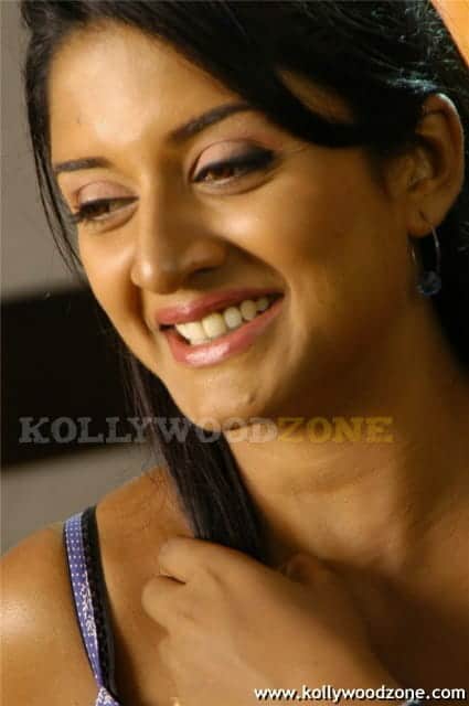 Vimala Raman Spicy Hot Pics 047