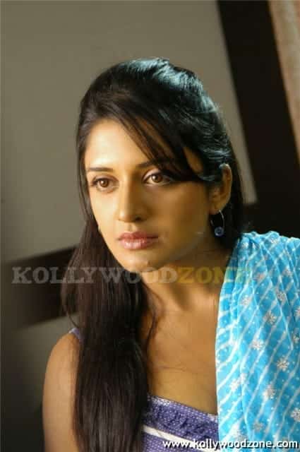 Vimala Raman Spicy Hot Pics 061