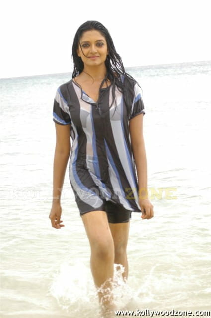 Vimala Raman Spicy Hot Pics 077