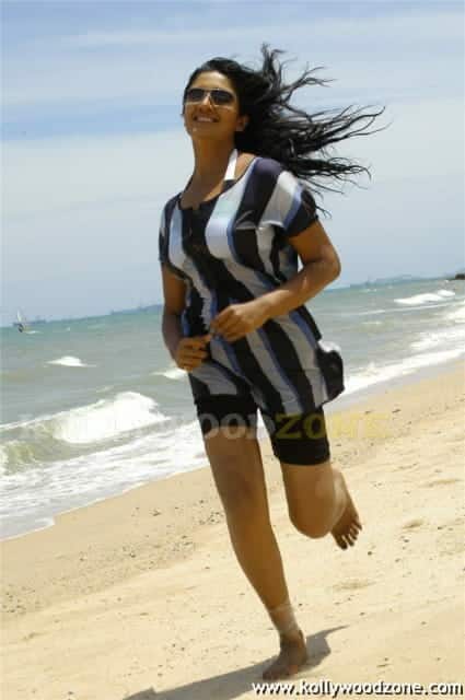 Vimala Raman Spicy Hot Pics 081