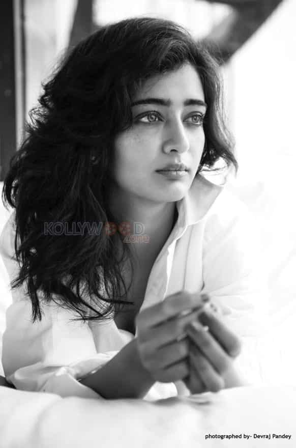 Vivegam Heroine Akshara Haasan Pictures 05