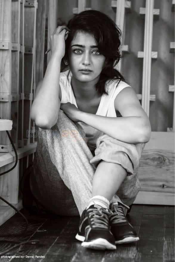 Vivegam Heroine Akshara Haasan Pictures 08