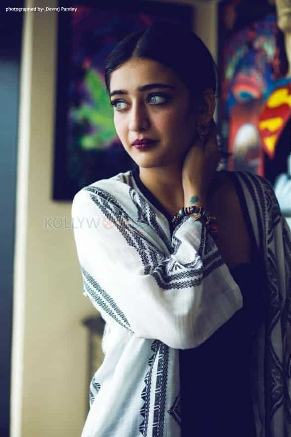 Vivegam Heroine Akshara Haasan Pictures 11