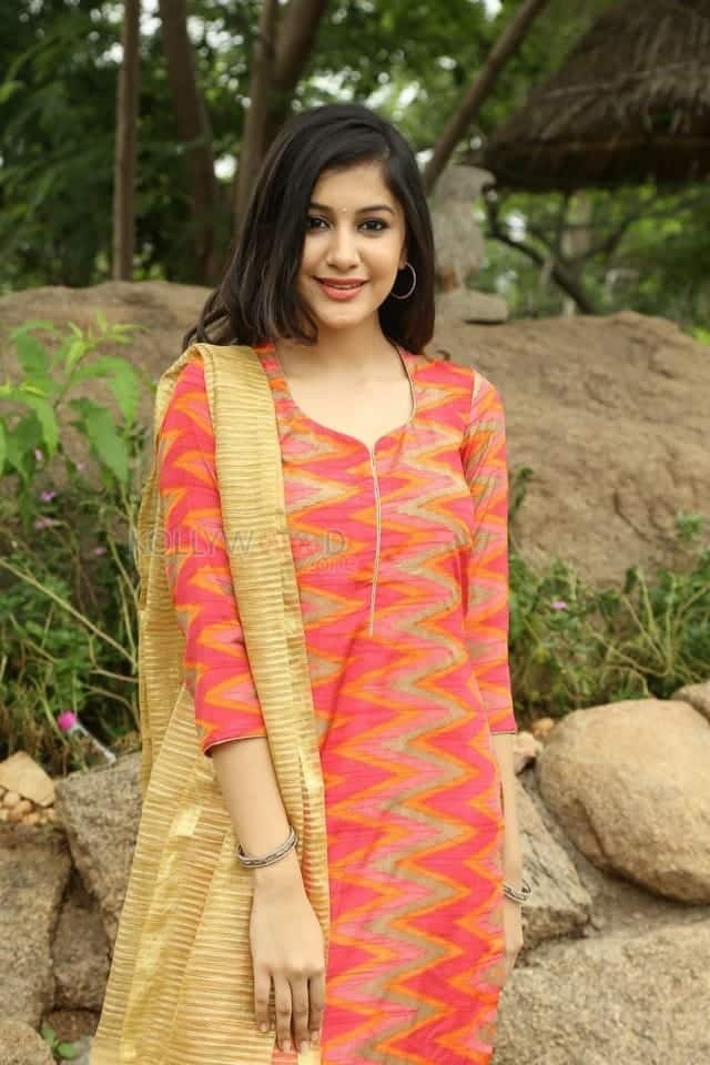 Young Telugu Actress Simran Sharma Photos 15