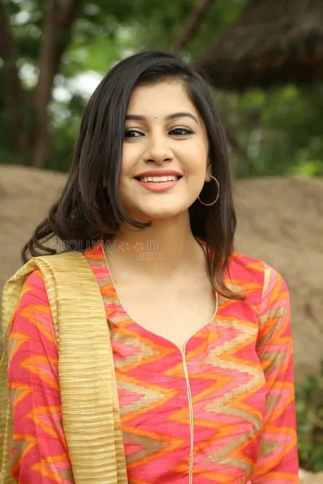 Young Telugu Actress Simran Sharma Photos 16