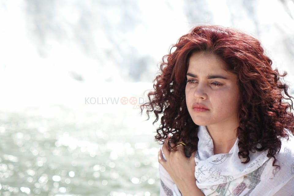 Abhiyum Annuvum Tamil Movie Heroine Pia Bajpai Photos 21