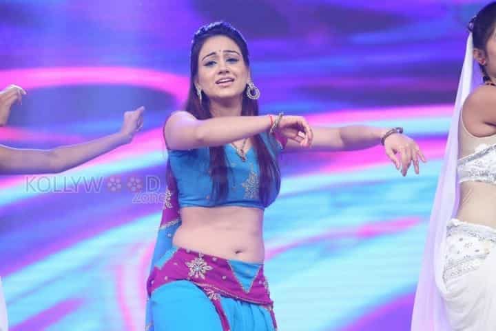 Actress Aksha Pardasany Dance Pictures 01