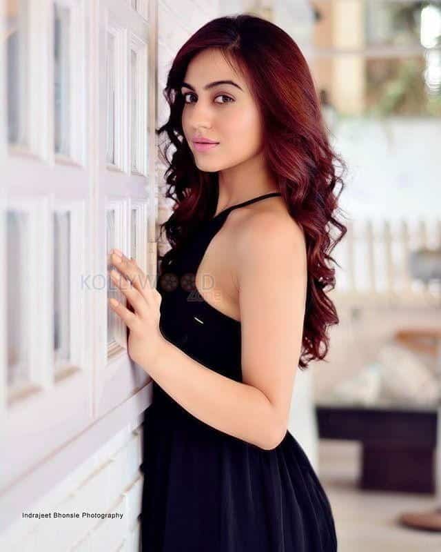 Actress Aksha Pardasany Latest Photoshoot Pictures 26