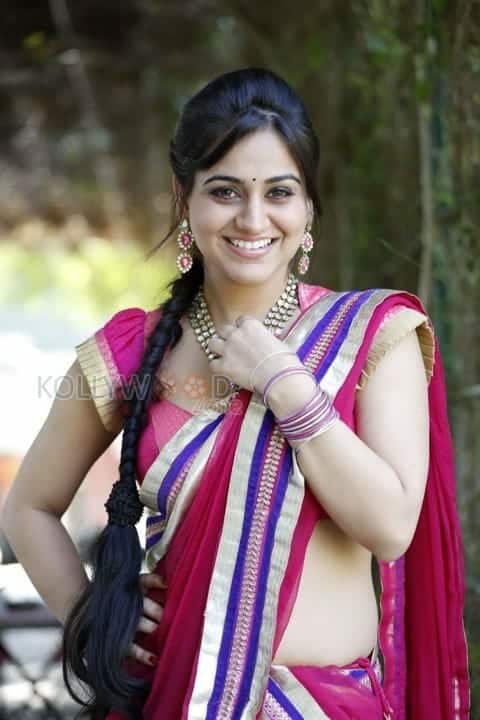 Actress Aksha Pardasany Spicy Pictures 09