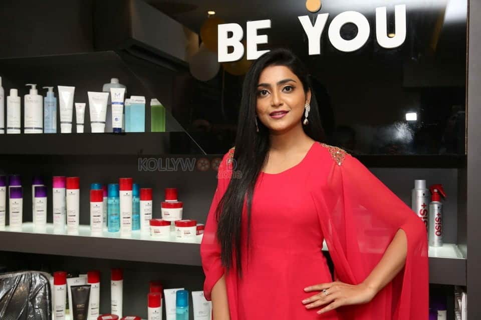 Actress Avanthika Mishra At The Launch Of Be You Family Salon At Lb Nagar Photos 07