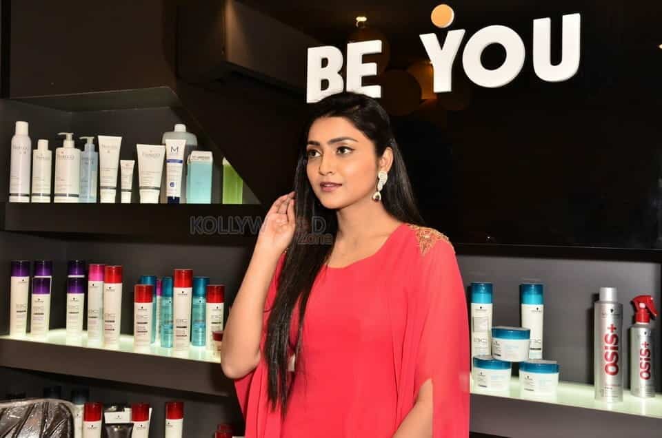 Actress Avanthika Mishra At The Launch Of Be You Family Salon At Lb Nagar Photos 14