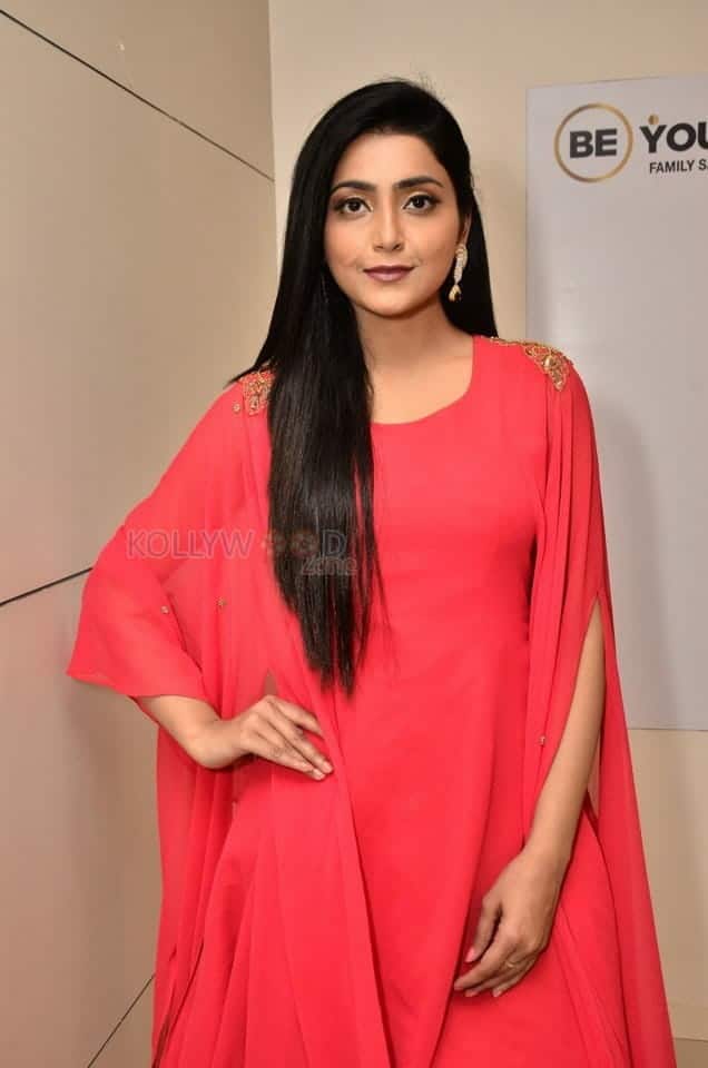 Actress Avanthika Mishra At The Launch Of Be You Family Salon At Lb Nagar Photos 38