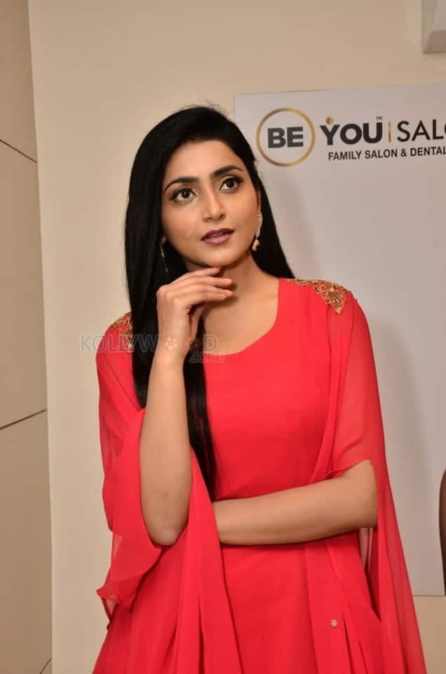 Actress Avanthika Mishra At The Launch Of Be You Family Salon At Lb Nagar Photos 39