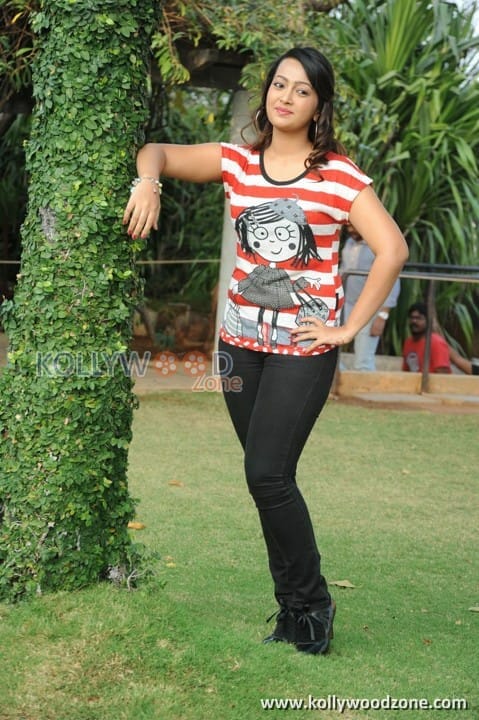 Actress Ester Noronha Photos 27