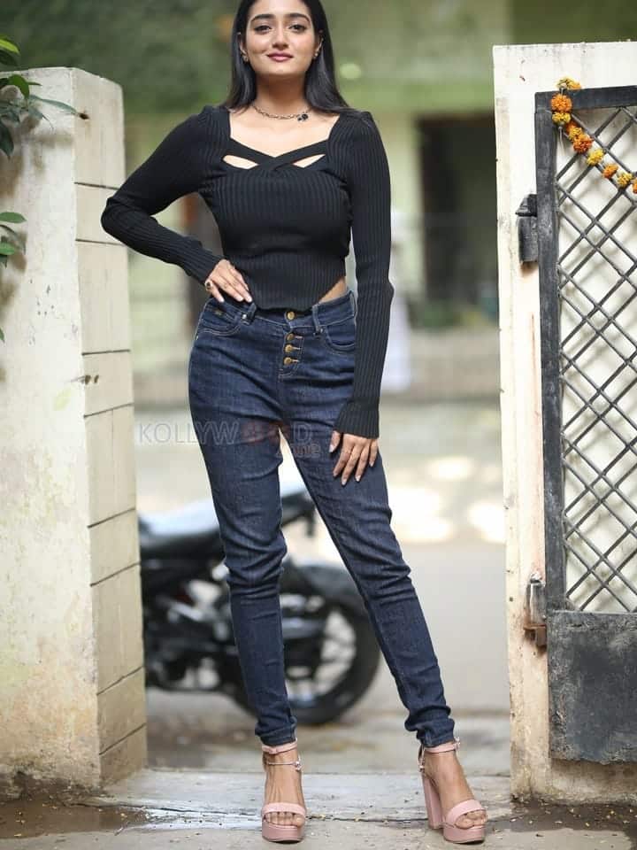 Actress Hrithika Srinivas at Sound Party Interview Photos 98