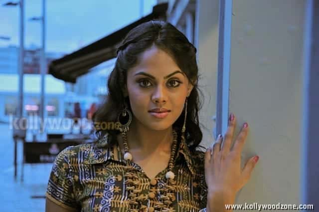 Actress Karthika Sexy Pictures 08