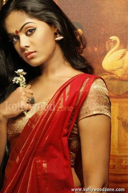 Actress Karthika Sexy Pictures 17