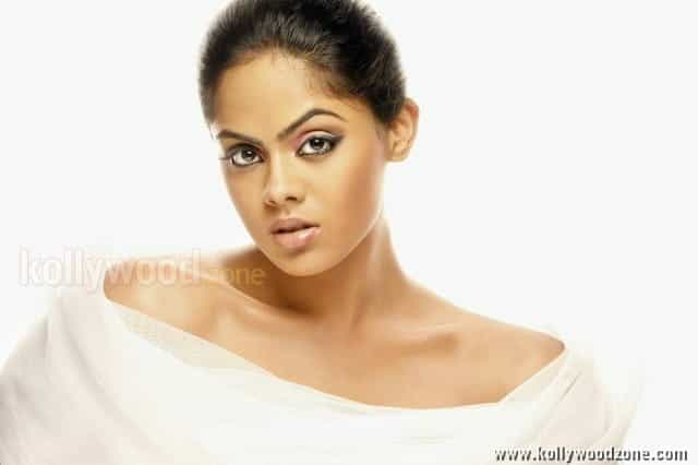 Actress Karthika Sexy Pictures 22