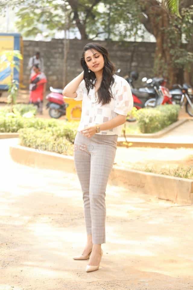 Actress Malavika Nair At Raj Tarun Orey Bujjigaa Movie Song Launch Pictures 26