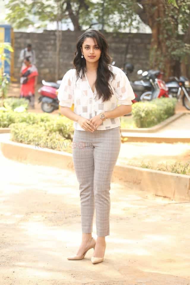 Actress Malavika Nair At Raj Tarun Orey Bujjigaa Movie Song Launch Pictures 28