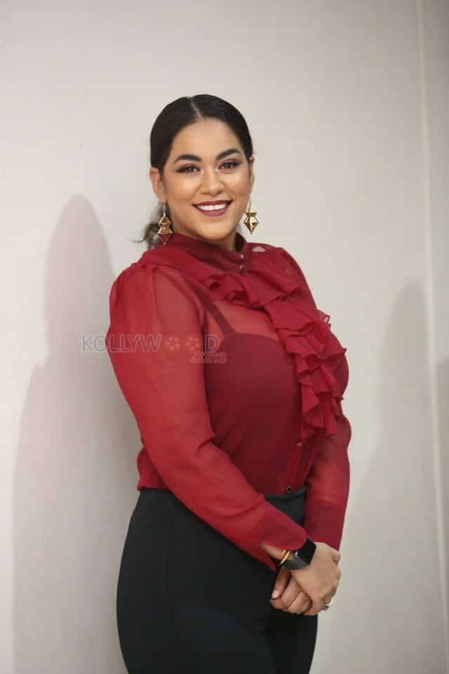 Actress Mumaith Khan At Kobbari Matta Promo Song Launch Photos 01