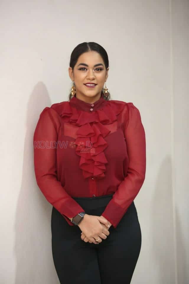 Actress Mumaith Khan At Kobbari Matta Promo Song Launch Photos 02