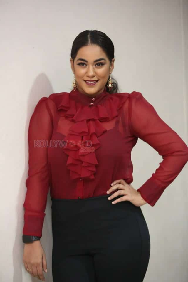 Actress Mumaith Khan At Kobbari Matta Promo Song Launch Photos 04