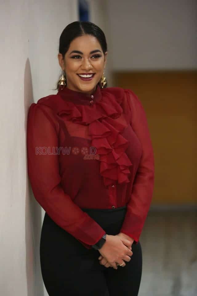 Actress Mumaith Khan At Kobbari Matta Promo Song Launch Photos 09